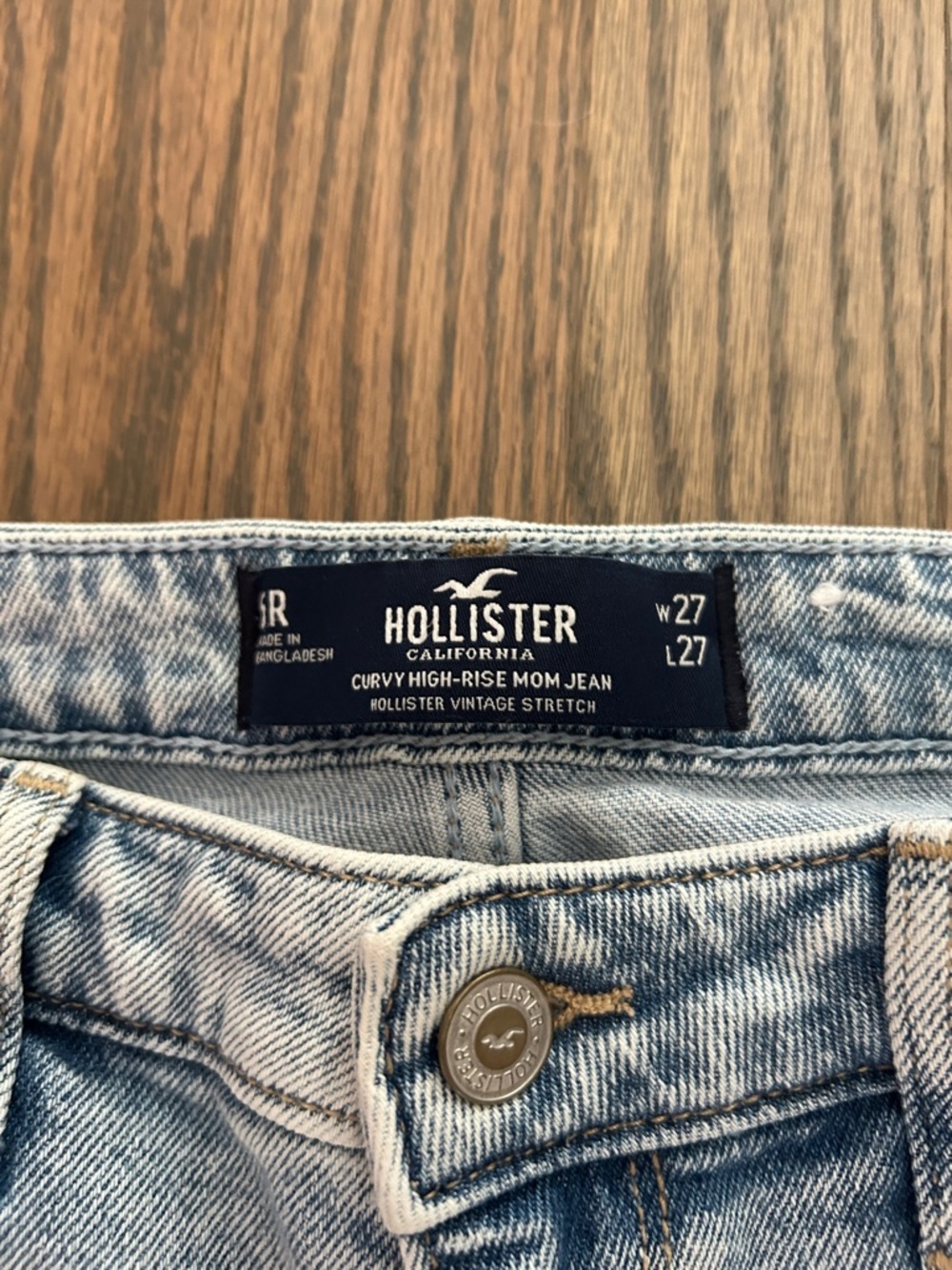 Hollister Curvy High-Rise Mom Jeans in Light Blue Denim